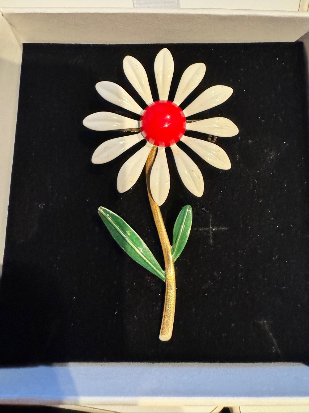 Vintage Daisy 🌼 Enamel Brooch